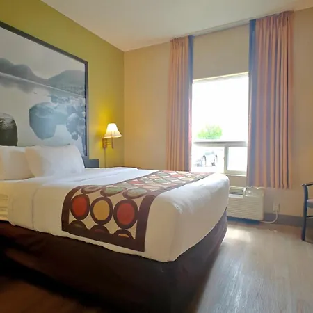 Super 8 By Wyndham Midland-2