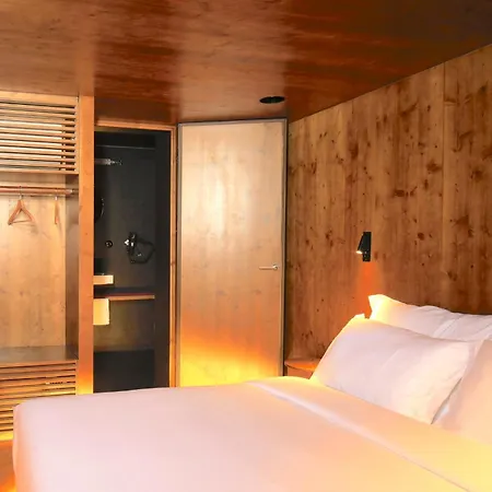 Zero Box Lodge Coimbra-3