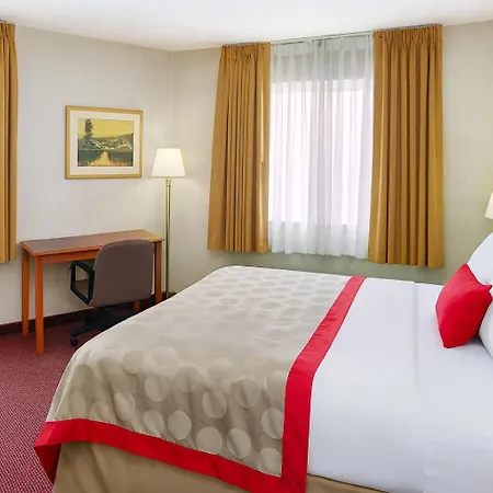 Ramada By Wyndham Hawthorne/Lax-2