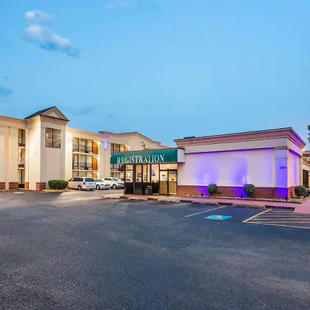 Red Roof Inn Hampton Coliseum-3