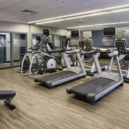 Hampton Inn Newark Airport-3