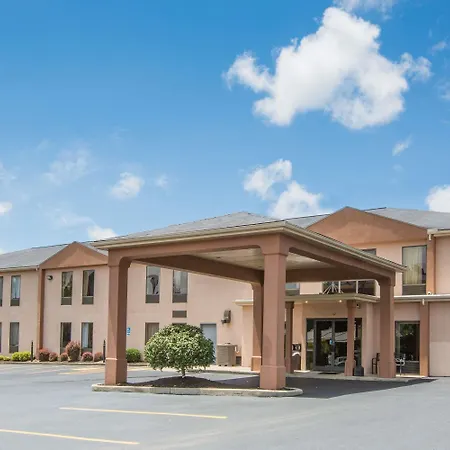Howard Johnson By Wyndham Beckley-3
