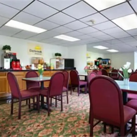 Travelodge By Wyndham Waukegan Gurnee-2