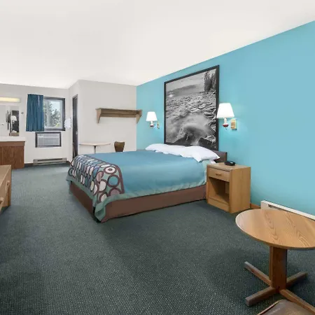 Super 8 By Wyndham Huron-3