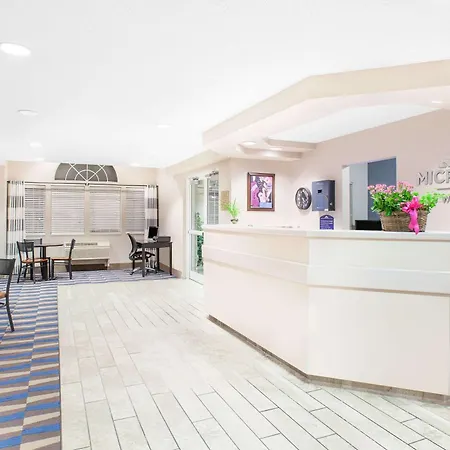 Microtel Inn And Suites Clear Lake-3