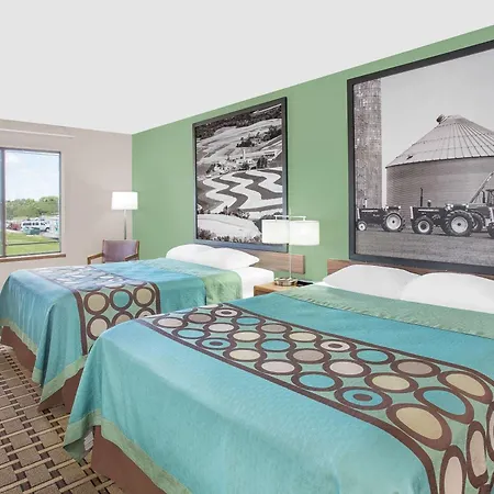 Super 8 By Wyndham Beaver Dam-3