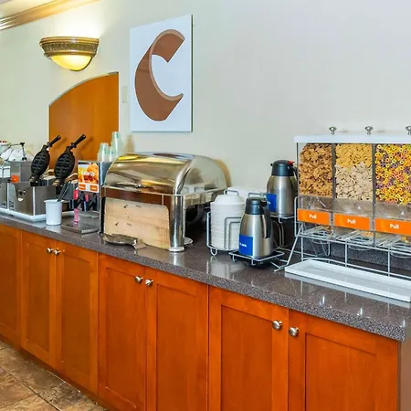 Comfort Inn & Suites-3