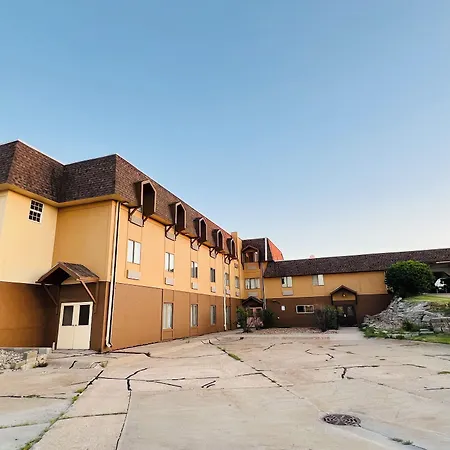 Hometown Inn And Suites-2