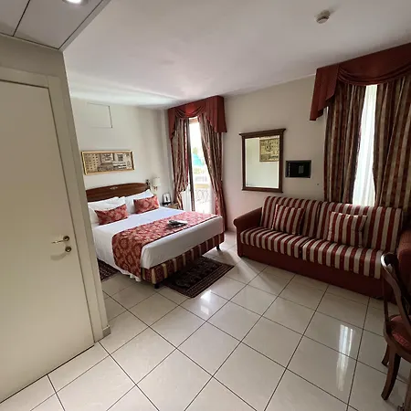 Hotel Villa Savoia-3