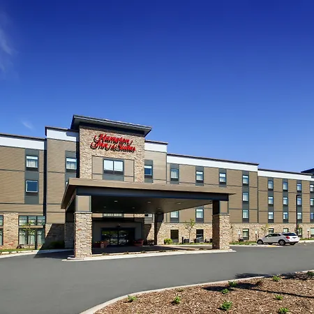 Hampton Inn & Suites Milwaukee West-3
