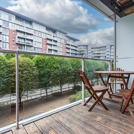 Battersea Power Station Apartment-3