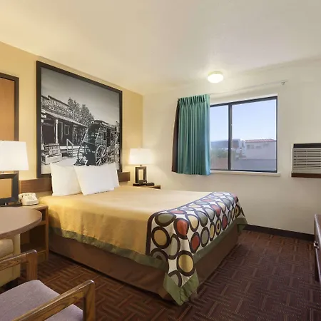Super 8 By Wyndham Wall-3