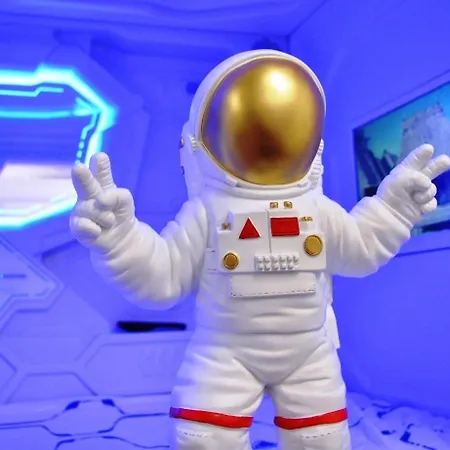 Cosmos Capsule Hub London-3
