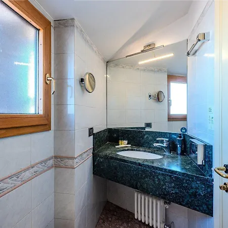 B&B Hotel Firenze Pitti Palace Al Ponte Vecchio-2