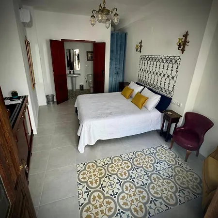 Oliva Courtyard Guesthouse-2