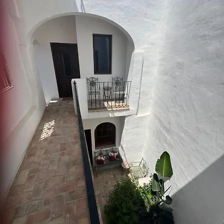 Oliva Courtyard Guesthouse-3