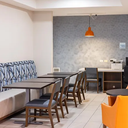 Holiday Inn Express Hotel & Suites Wichita Airport By Ihg-2