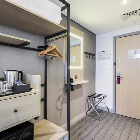 Premier Inn Dubai International Airport - An Emirates Group Company-3
