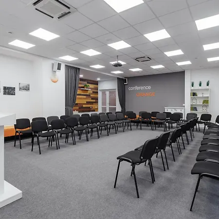 Orange Hotel-3