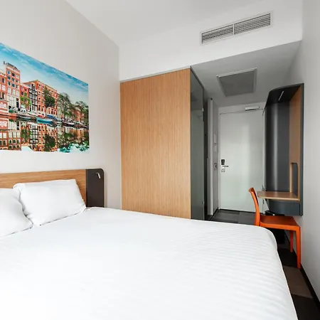 Easyhotel Amsterdam Zaandam-3