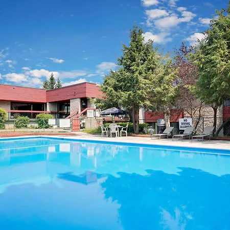Ramada By Wyndham Pinewood Park Resort North Bay-2