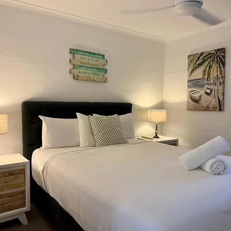 Burleigh Palms Holiday Apartments-2