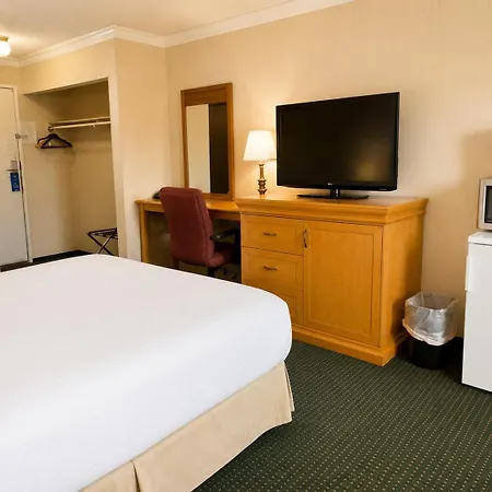Travelodge By Wyndam Chetwynd-3