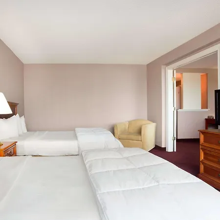 Days Inn & Suites By Wyndham Elyria-2