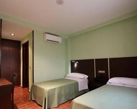 Hostal Avenida Barajas-3