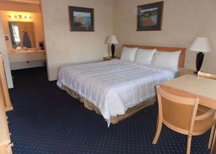 Econo Lodge Inn & Suites Central