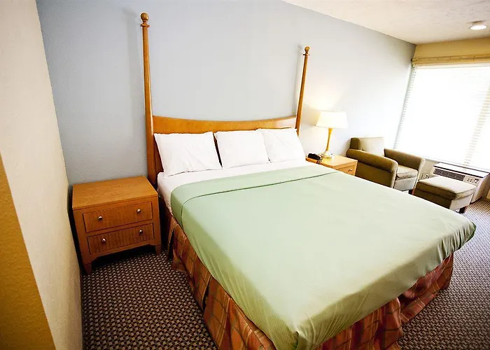Star City Inn And Suites