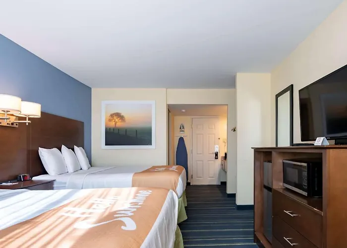 Days Inn By Wyndham Hartford/Closest Downtown