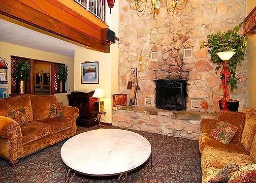 Econo Lodge Inn & Suites Rutland East - Killington