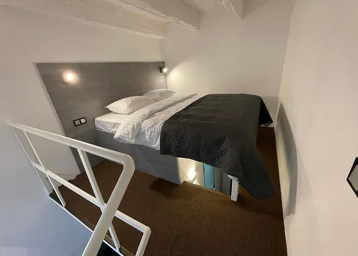Lift Hotel Boutique - Derybasivska