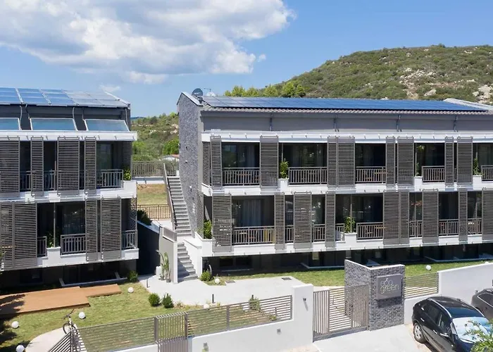 Eco Green Residences & Suites