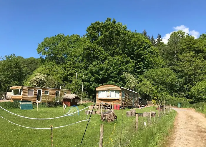 Shepherds Huts at Ham Hill: Lakeside Retreat with Pet-Friendly Cottages
