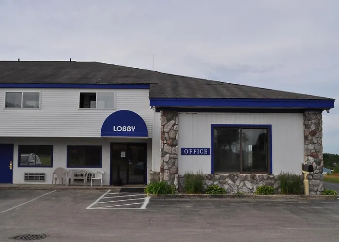 Super 8 By Wyndham Petoskey