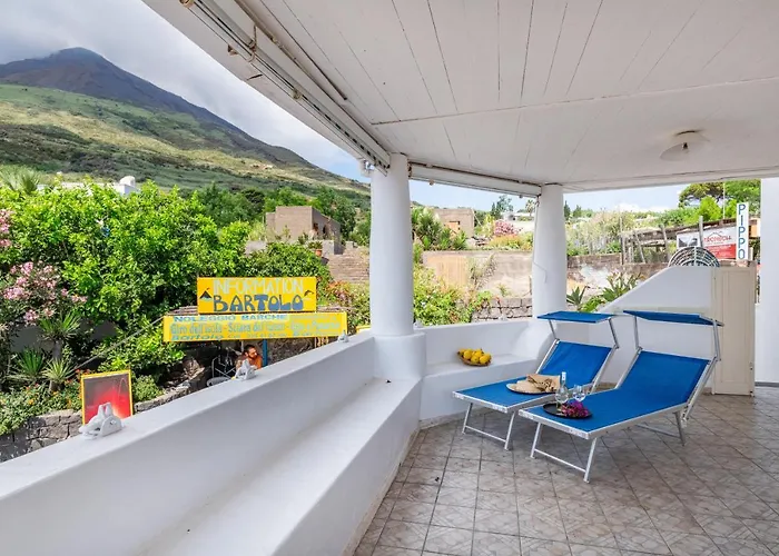 Stromboli Suite Apartment With Terrace Volcano & Sea View