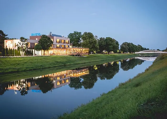 Hotel River