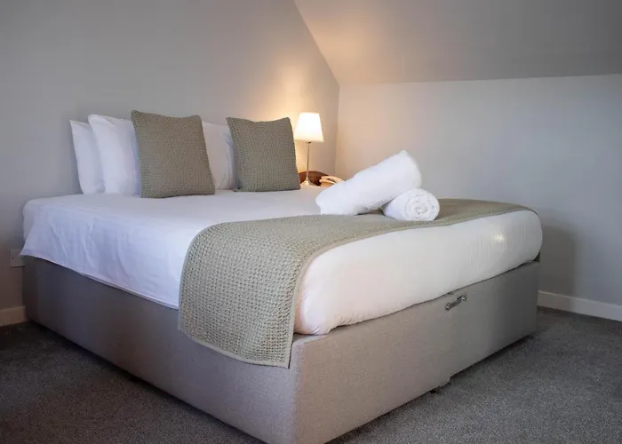 The Rosedale Hotel