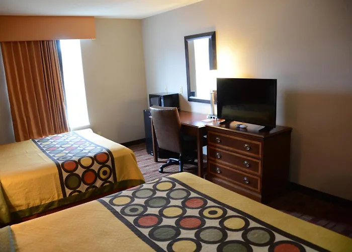 Super 8 By Wyndham Louisville/Expo Center