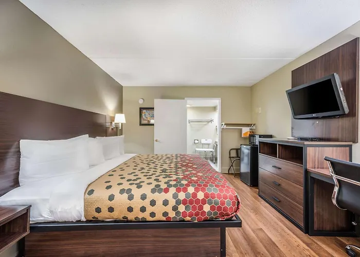 Econo Lodge Inn & Suites Huntsville University Area