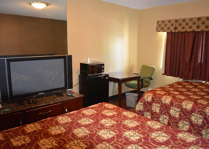 Travelodge By Wyndham Avenel Woodbridge