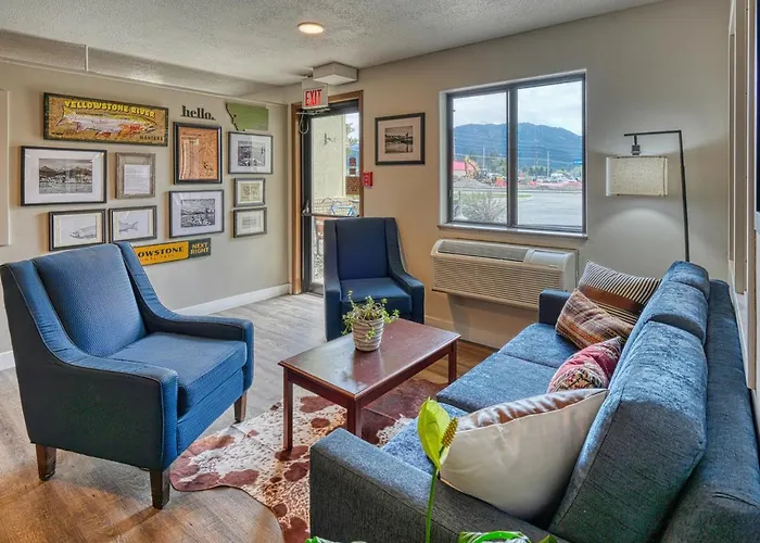 Yellowstone River Inn & Suites