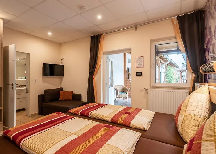 Land-Hotel Zum Schwan, Garni E-Ladestationen, -Spätanreise möglich-, Nähe Phantasialand Nähe Palmenparadies Euskirchen