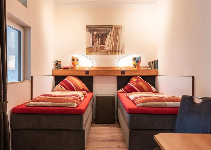 Land-Hotel Zum Schwan, Garni E-Ladestationen, -Spätanreise möglich-, Nähe Phantasialand Nähe Palmenparadies Euskirchen