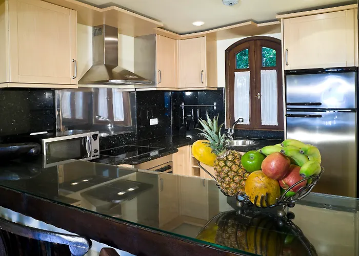 Regency Country Club, Apartments Suites