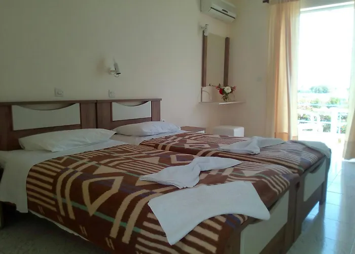 Leonidas Hotel & Studios