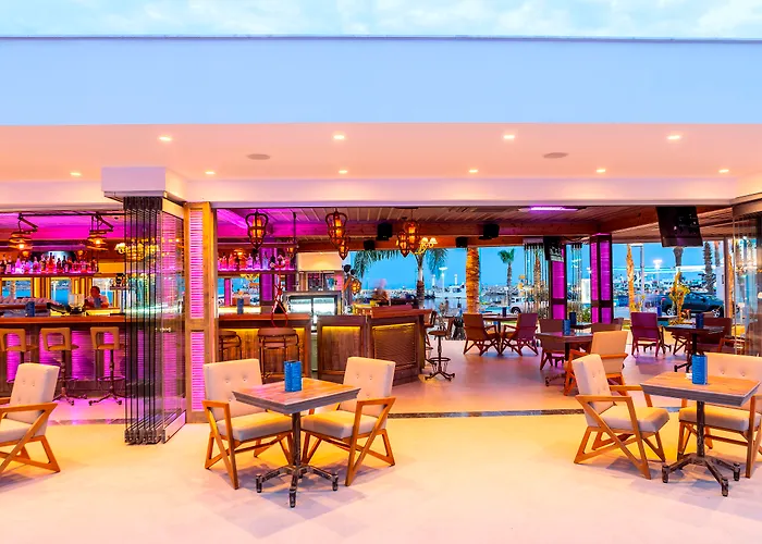Limanaki Beach Hotel & Suites