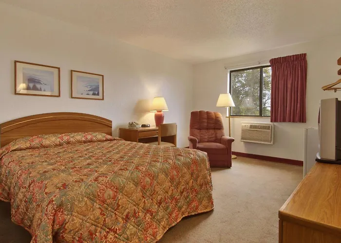 Super 8 By Wyndham New Castle
